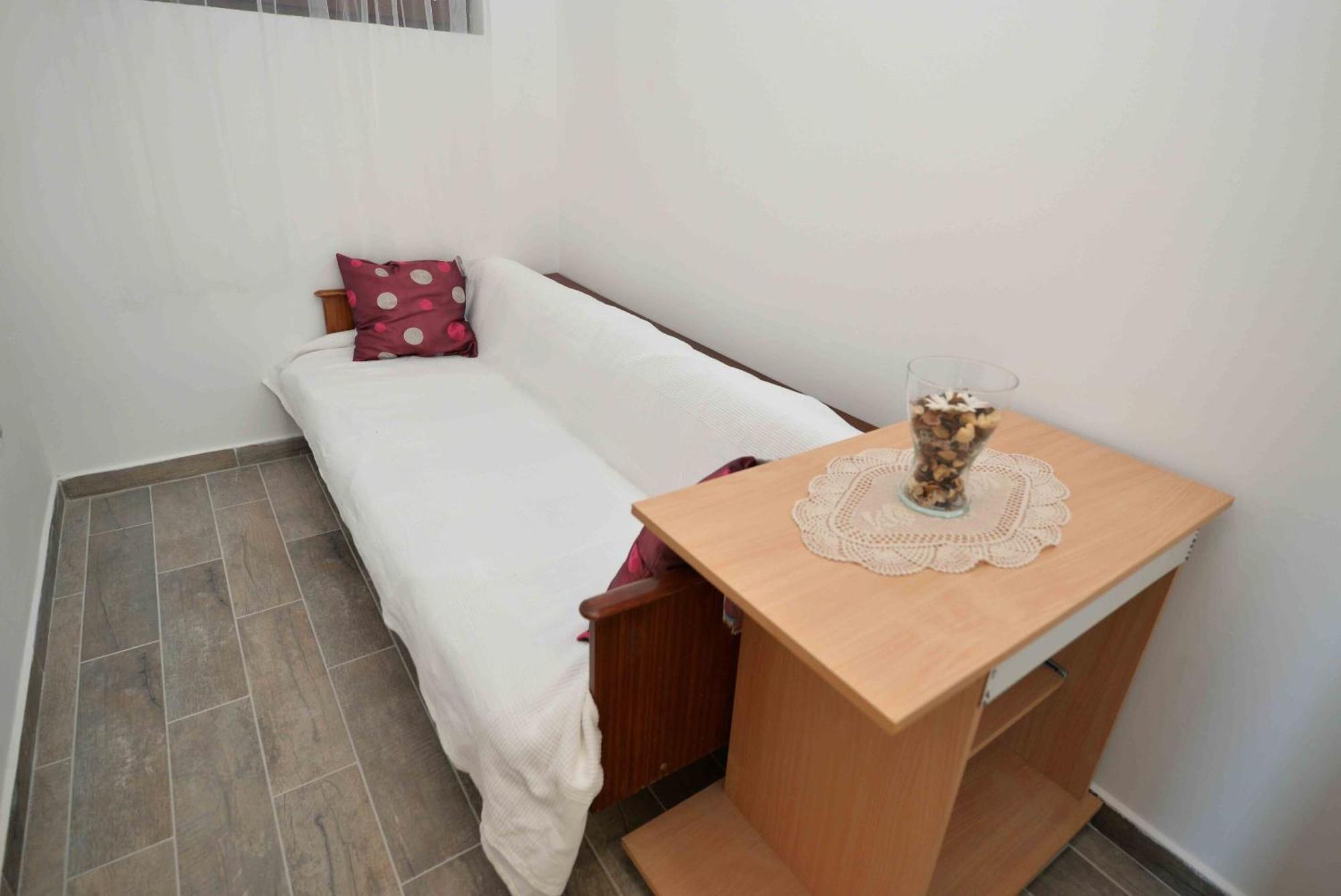 Apartments Mili - Near The Sea And The Centar Of Place Бетина Екстериор снимка