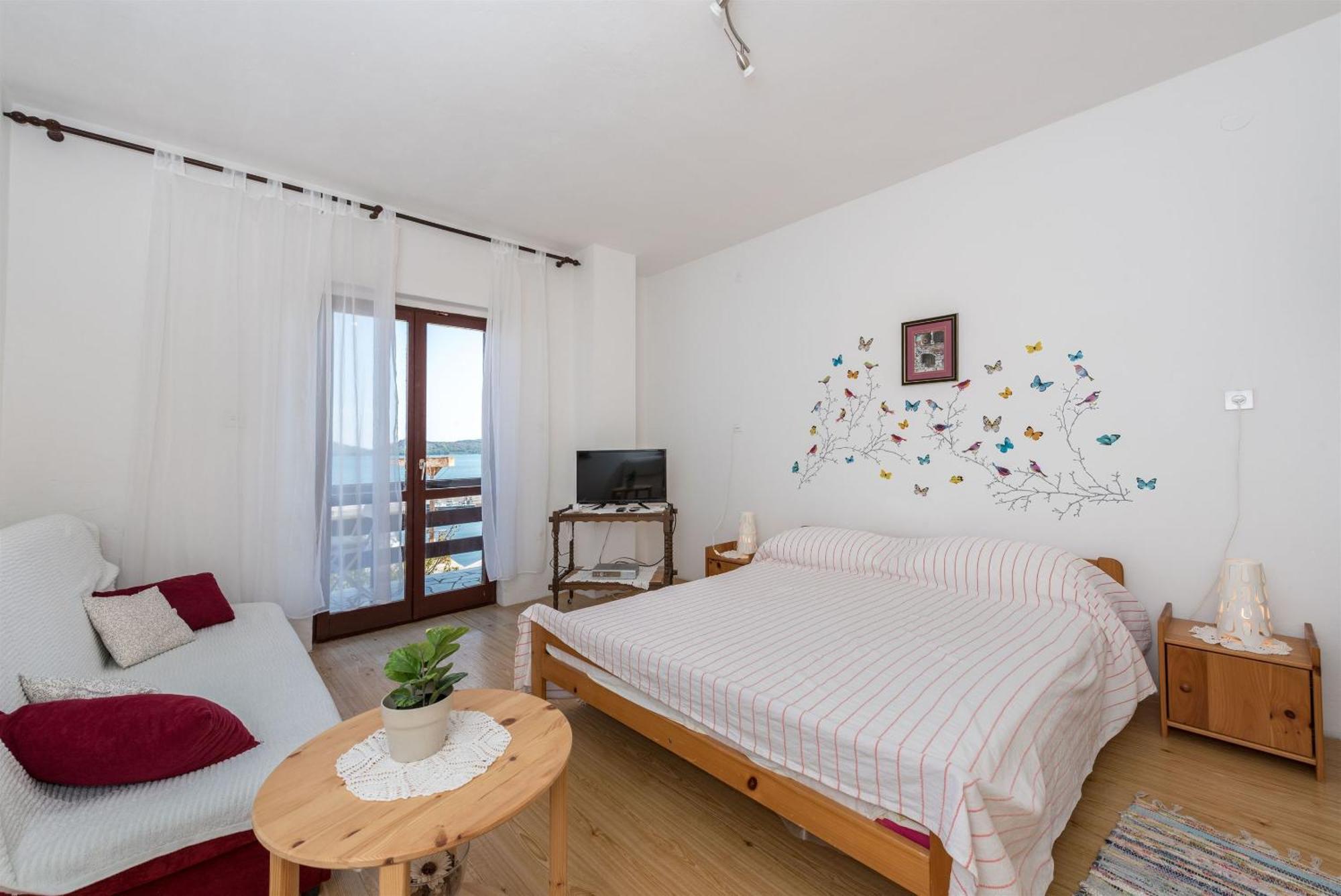 Apartments Mili - Near The Sea And The Centar Of Place Бетина Екстериор снимка