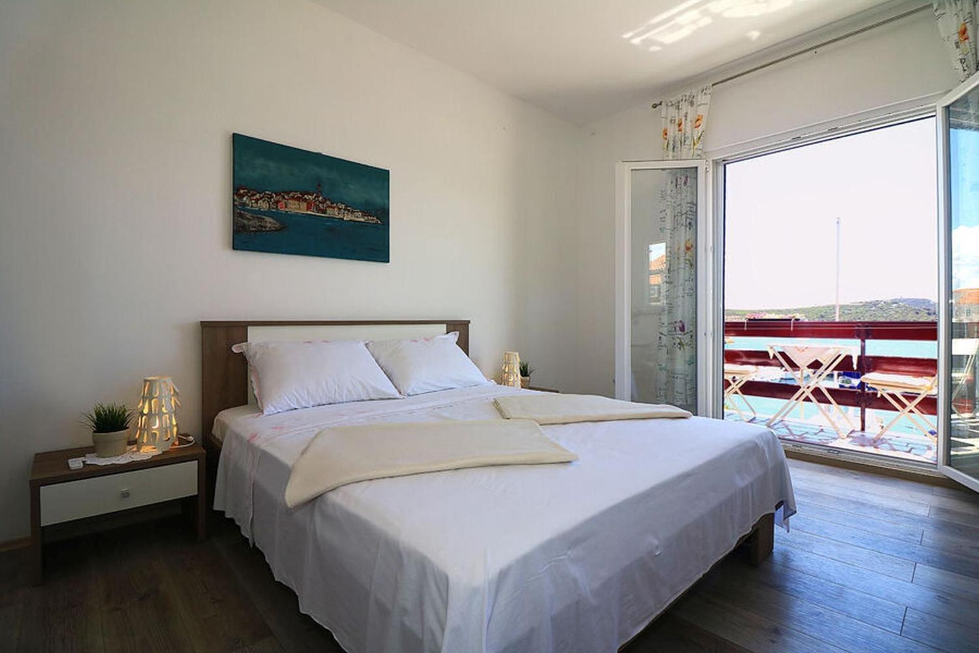 Apartments Mili - Near The Sea And The Centar Of Place Бетина Екстериор снимка
