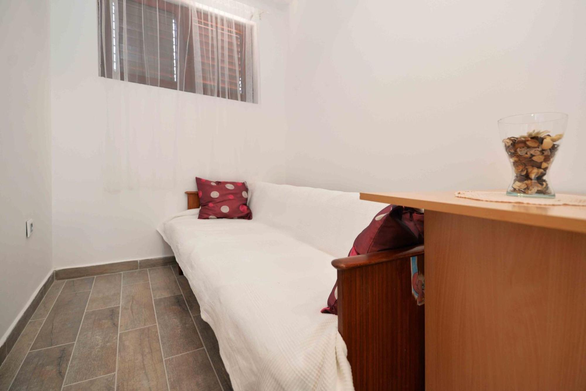 Apartments Mili - Near The Sea And The Centar Of Place Бетина Екстериор снимка