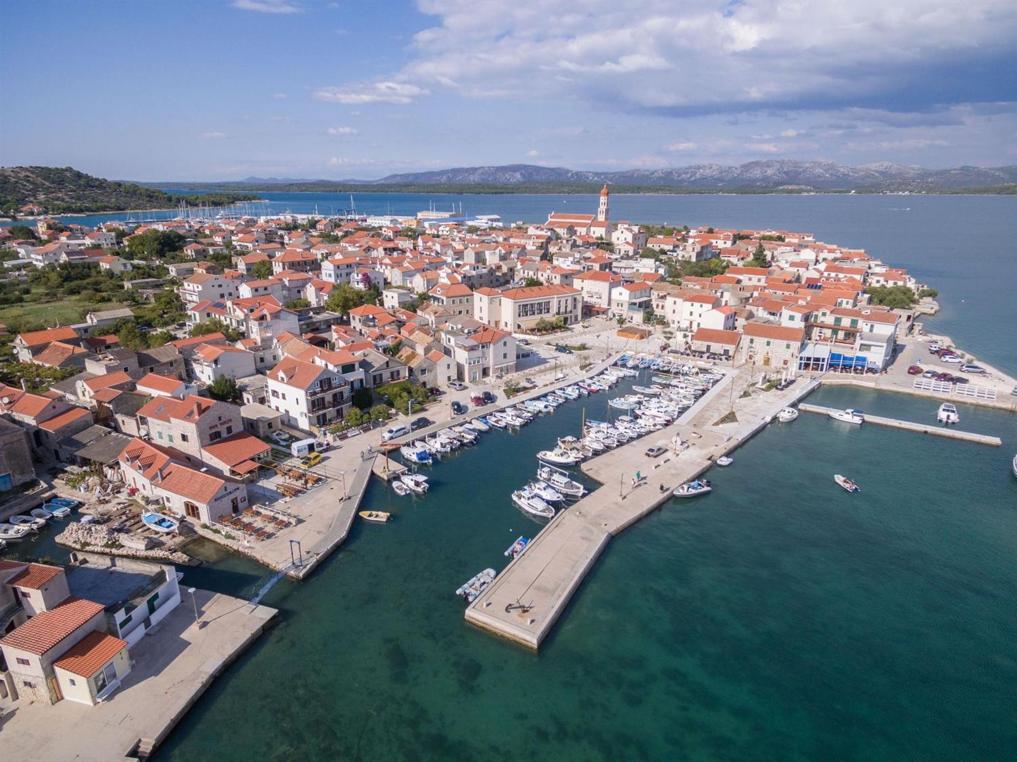 Apartments Mili - Near The Sea And The Centar Of Place Бетина Екстериор снимка