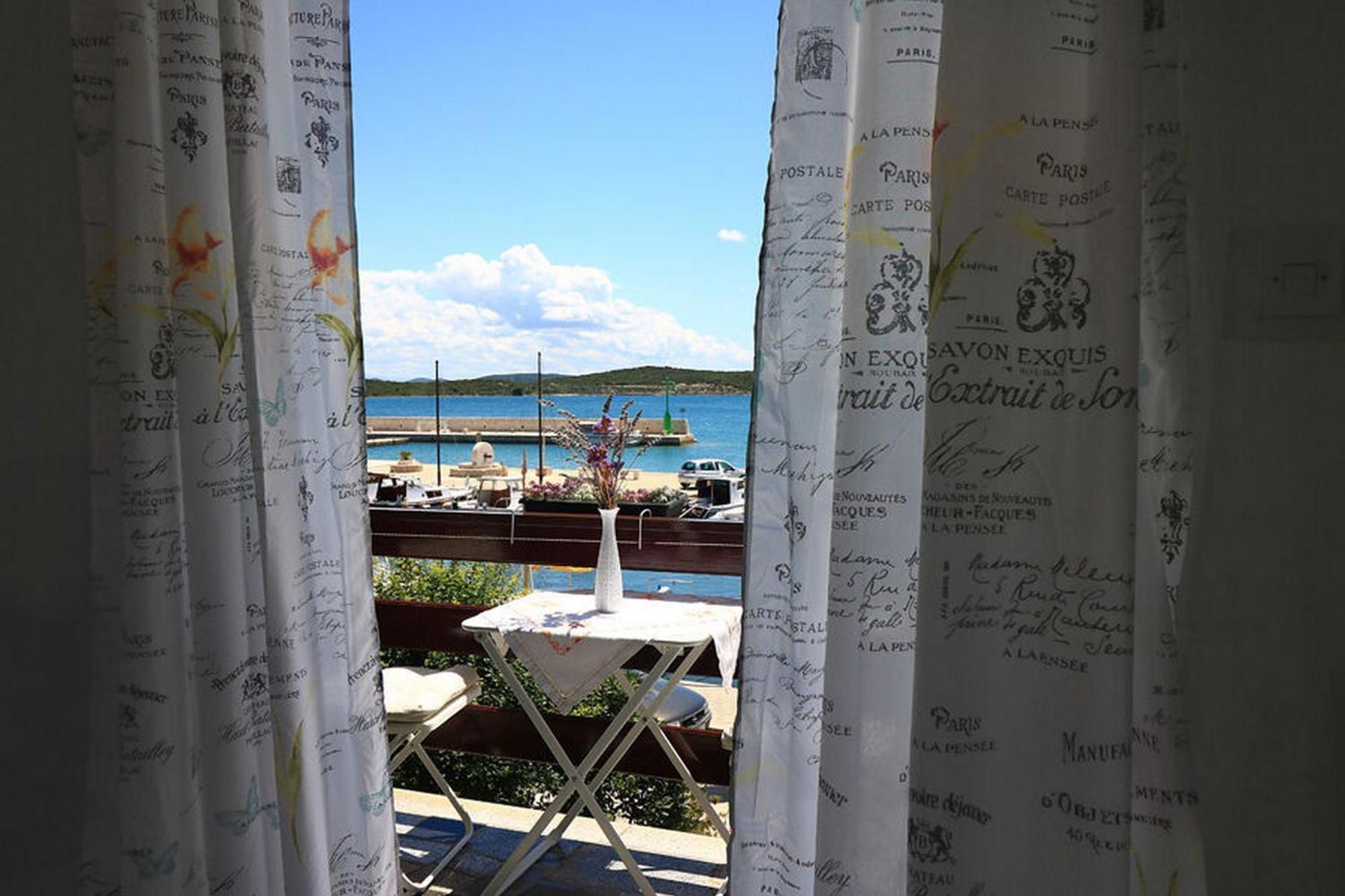 Apartments Mili - Near The Sea And The Centar Of Place Бетина Екстериор снимка